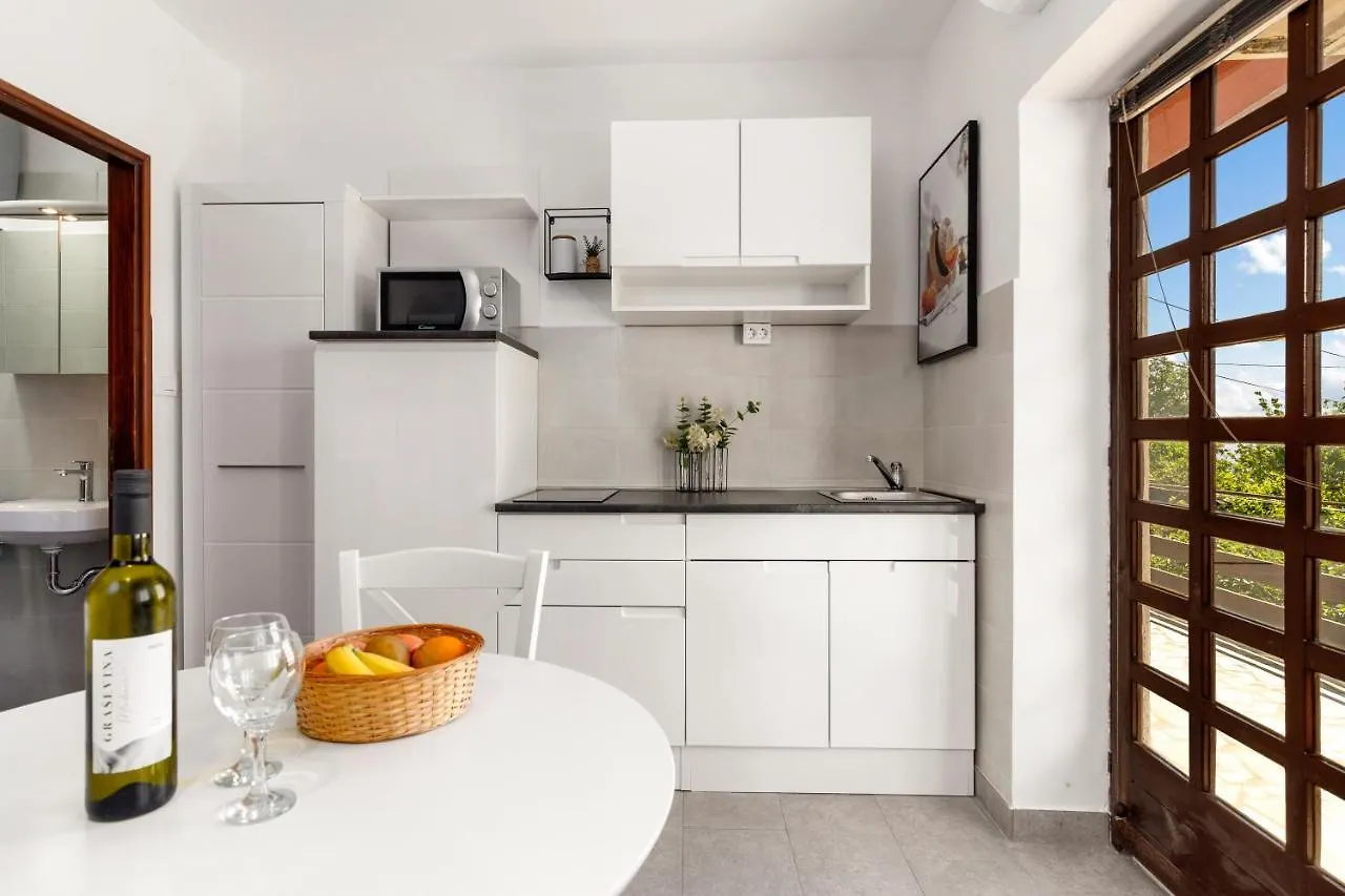 Apartments Vilma Opatija 0*,