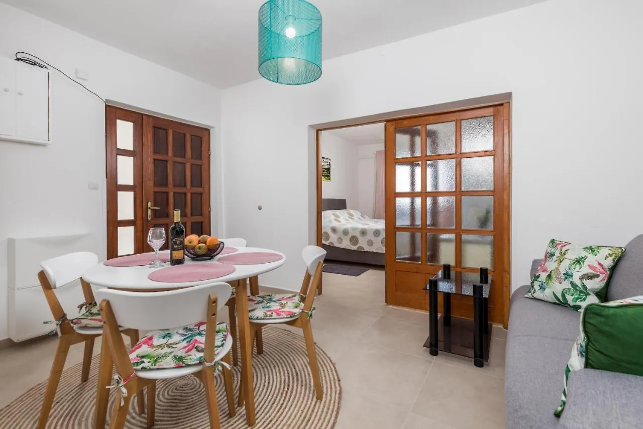Apartments Vilma Opatija 0*,